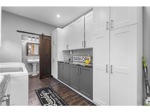 7100 Waterloo Drive, Niagara Falls, ON - Indoor Photo Showing Laundry Room