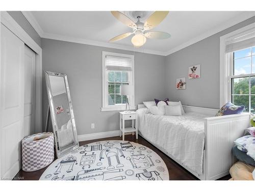 7100 Waterloo Drive, Niagara Falls, ON - Indoor Photo Showing Bedroom