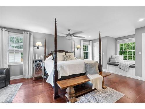 7100 Waterloo Drive, Niagara Falls, ON - Indoor Photo Showing Bedroom