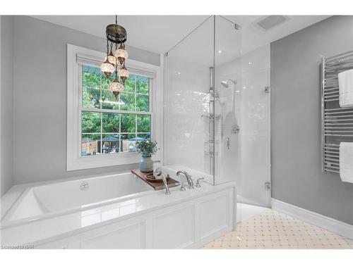 7100 Waterloo Drive, Niagara Falls, ON - Indoor Photo Showing Bathroom