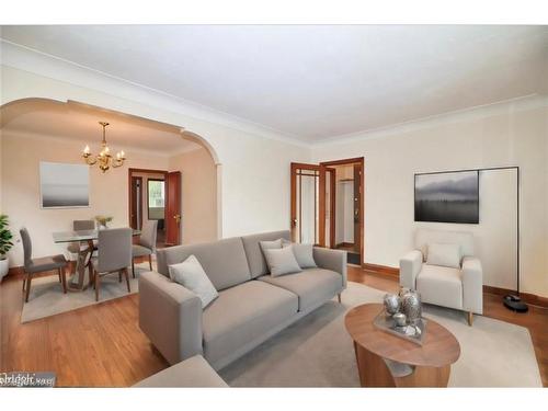 223 Niagara Street, St. Catharines, ON - Indoor Photo Showing Living Room