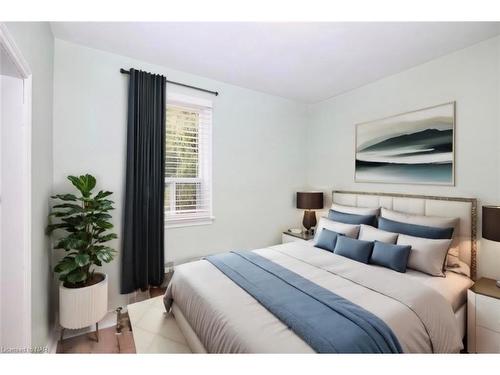 223 Niagara Street, St. Catharines, ON - Indoor Photo Showing Bedroom