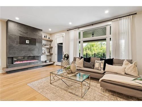 21 Taliesin Trail, Welland, ON - Indoor Photo Showing Living Room With Fireplace