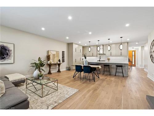 21 Taliesin Trail, Welland, ON - Indoor Photo Showing Living Room