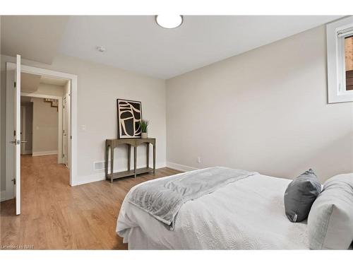 21 Taliesin Trail, Welland, ON - Indoor Photo Showing Bedroom