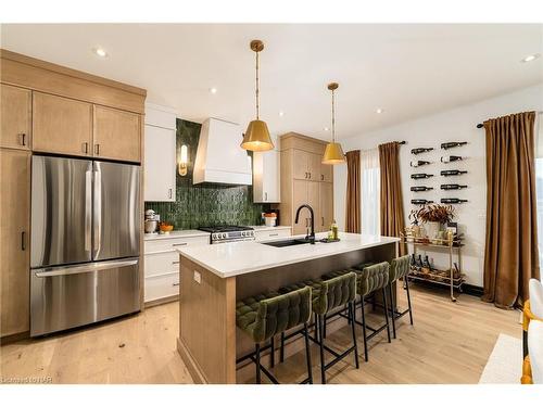 60 Kensington Street, Welland, ON - Indoor Photo Showing Kitchen With Stainless Steel Kitchen With Upgraded Kitchen