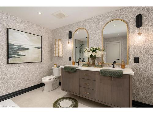 60 Kensington Street, Welland, ON - Indoor Photo Showing Bathroom