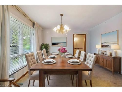 6980 Concord Crescent, Niagara Falls, ON - Indoor Photo Showing Dining Room