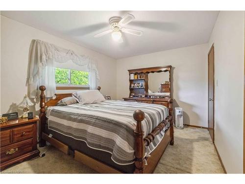 6980 Concord Crescent, Niagara Falls, ON - Indoor Photo Showing Bedroom