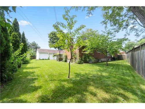 6980 Concord Crescent, Niagara Falls, ON - Outdoor With Backyard