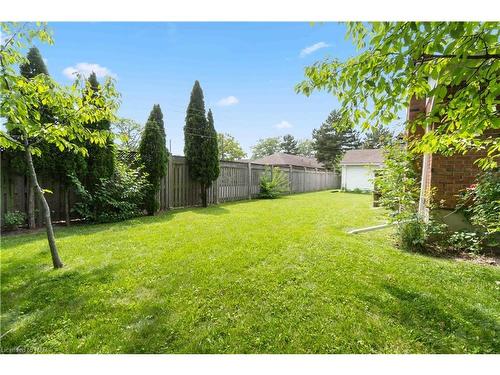 6980 Concord Crescent, Niagara Falls, ON - Outdoor With Backyard