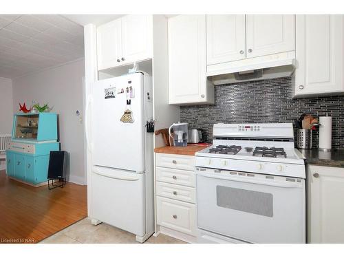 4046 Victoria Road, Crystal Beach, ON - Indoor Photo Showing Kitchen