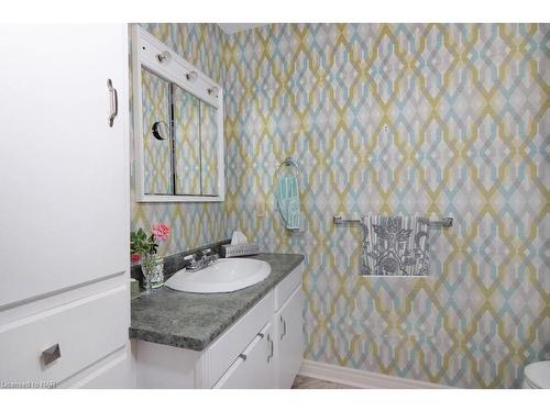 4046 Victoria Road, Crystal Beach, ON - Indoor Photo Showing Bathroom