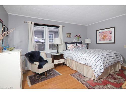 4046 Victoria Road, Crystal Beach, ON - Indoor Photo Showing Bedroom