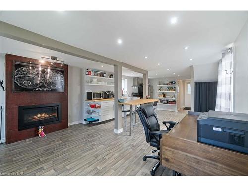 10 Thorold Road E, Welland, ON - Indoor With Fireplace