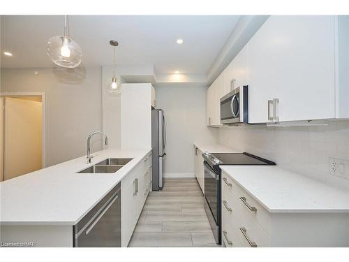 704-118 West Street, Port Colborne, ON - Indoor Photo Showing Kitchen With Double Sink With Upgraded Kitchen