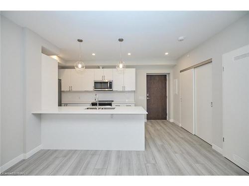 704-118 West Street, Port Colborne, ON - Indoor Photo Showing Kitchen