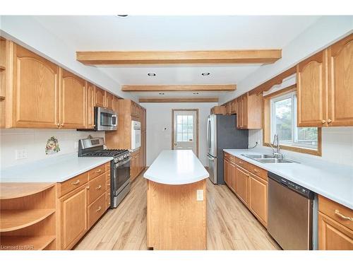 3205 Poplar Avenue, Fort Erie, ON - Indoor Photo Showing Kitchen With Double Sink