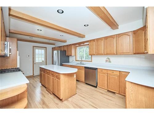 3205 Poplar Avenue, Fort Erie, ON - Indoor Photo Showing Kitchen With Double Sink