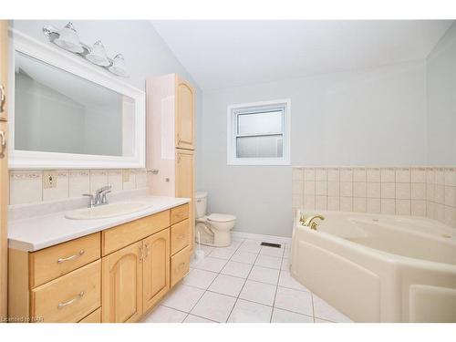 3205 Poplar Avenue, Fort Erie, ON - Indoor Photo Showing Bathroom