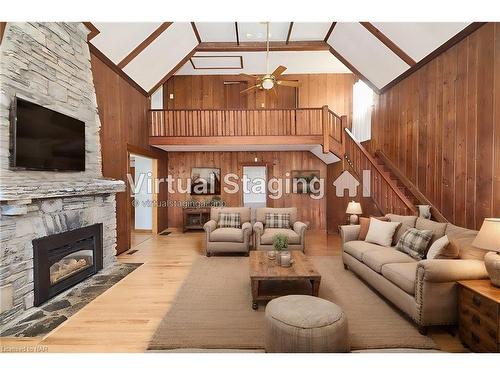 3205 Poplar Avenue, Fort Erie, ON - Indoor Photo Showing Living Room With Fireplace