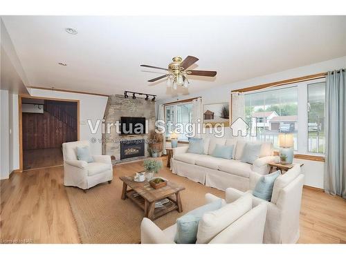 3205 Poplar Avenue, Fort Erie, ON - Indoor Photo Showing Living Room With Fireplace