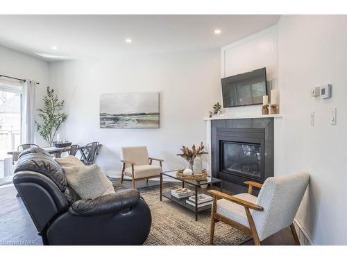 20 Jubilee Drive, St. Catharines, ON - Indoor Photo Showing Living Room With Fireplace