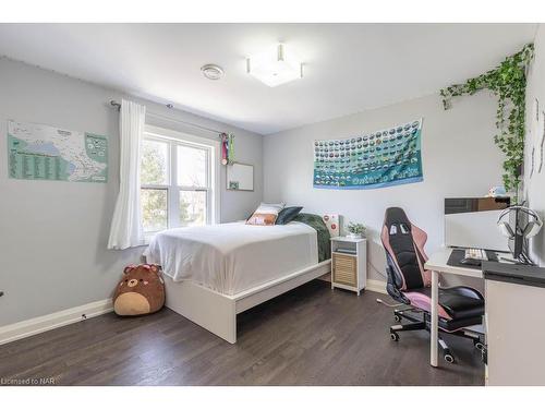 20 Jubilee Drive, St. Catharines, ON - Indoor Photo Showing Bedroom