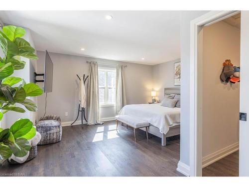 20 Jubilee Drive, St. Catharines, ON - Indoor Photo Showing Bedroom