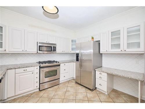 83 Maple Avenue, Welland, ON - Indoor Photo Showing Kitchen