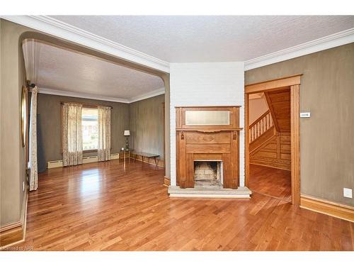 83 Maple Avenue, Welland, ON - Indoor With Fireplace