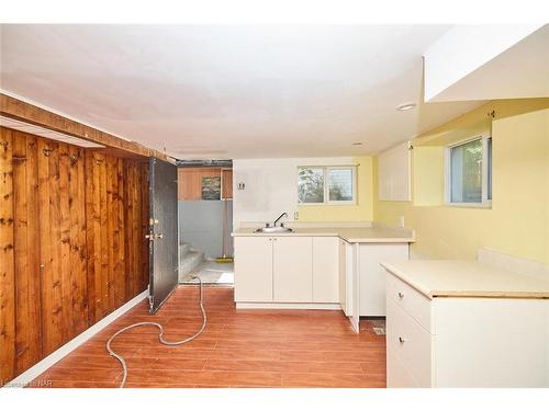 83 Maple Avenue, Welland, ON - Indoor Photo Showing Kitchen