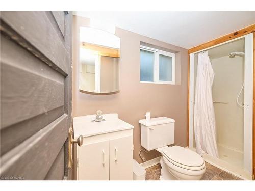 83 Maple Avenue, Welland, ON - Indoor Photo Showing Bathroom