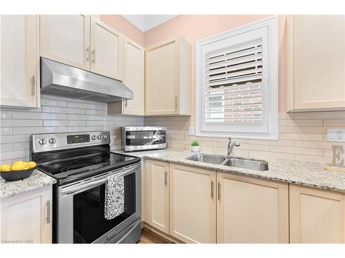 78 Angela Crescent, Niagara-On-The-Lake, ON - Indoor Photo Showing Kitchen With Double Sink