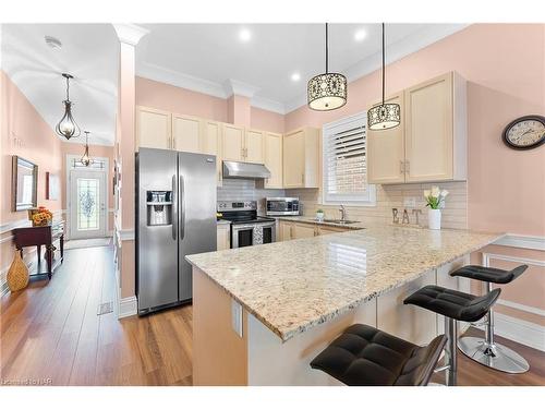 78 Angela Crescent, Niagara-On-The-Lake, ON - Indoor Photo Showing Kitchen With Double Sink With Upgraded Kitchen