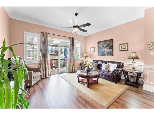 78 Angela Crescent, Niagara-On-The-Lake, ON - Indoor Photo Showing Living Room