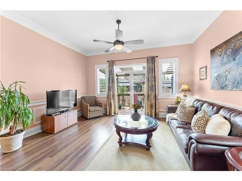 78 Angela Crescent, Niagara-On-The-Lake, ON - Indoor Photo Showing Living Room