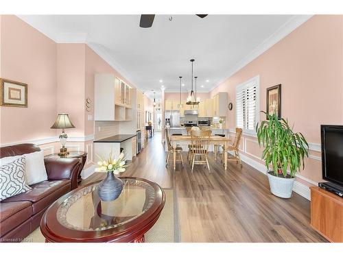 78 Angela Crescent, Niagara-On-The-Lake, ON - Indoor Photo Showing Living Room