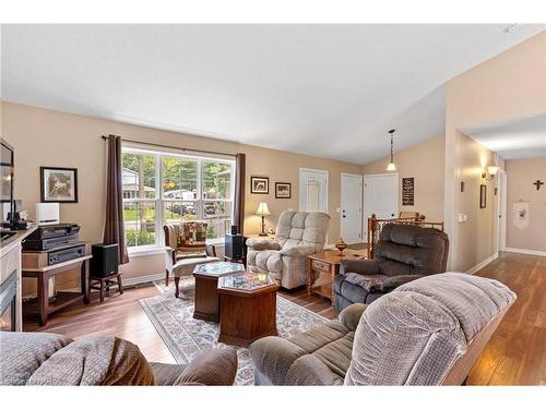 3378 Hyman Avenue, Ridgeway, ON - Indoor Photo Showing Living Room