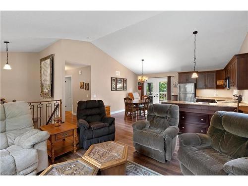 3378 Hyman Avenue, Ridgeway, ON - Indoor Photo Showing Living Room