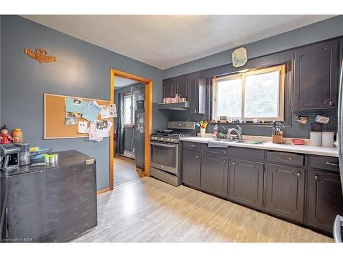 39 Madison Street, Fort Erie, ON - Indoor Photo Showing Kitchen