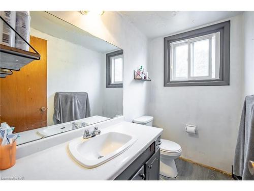 39 Madison Street, Fort Erie, ON - Indoor Photo Showing Bathroom