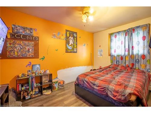 39 Madison Street, Fort Erie, ON - Indoor Photo Showing Bedroom