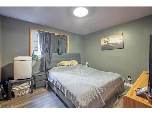 39 Madison Street, Fort Erie, ON - Indoor Photo Showing Bedroom