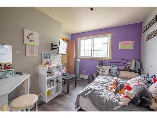 39 Madison Street, Fort Erie, ON - Indoor Photo Showing Bedroom