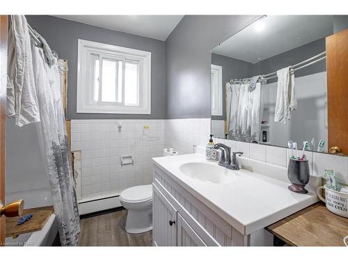 39 Madison Street, Fort Erie, ON - Indoor Photo Showing Bathroom