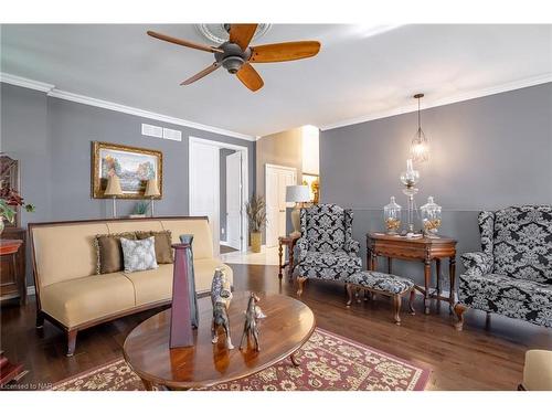 3555 Canfield Crescent, Stevensville, ON - Indoor Photo Showing Living Room