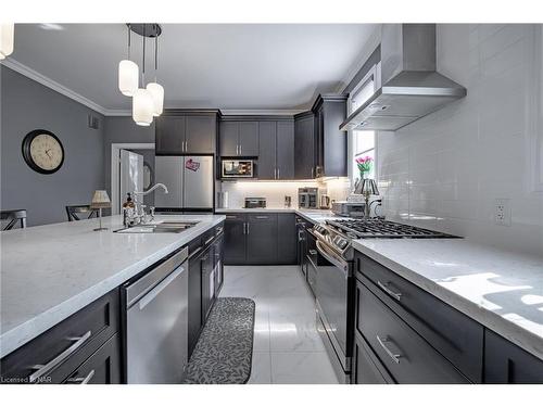 3555 Canfield Crescent, Stevensville, ON - Indoor Photo Showing Kitchen With Stainless Steel Kitchen With Upgraded Kitchen