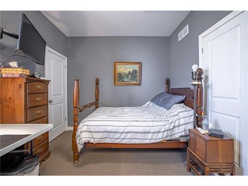 3555 Canfield Crescent, Stevensville, ON - Indoor Photo Showing Bedroom