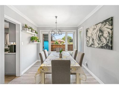 5019 Shirley Avenue, Niagara Falls, ON - Indoor Photo Showing Dining Room